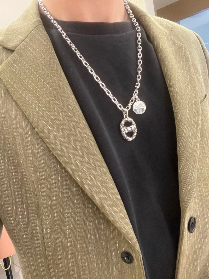 H**me5 necklaces